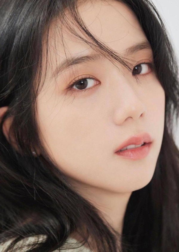 Jisoo (Blackpink) tiết lộ mẹo dưỡng da không nếp nhăn