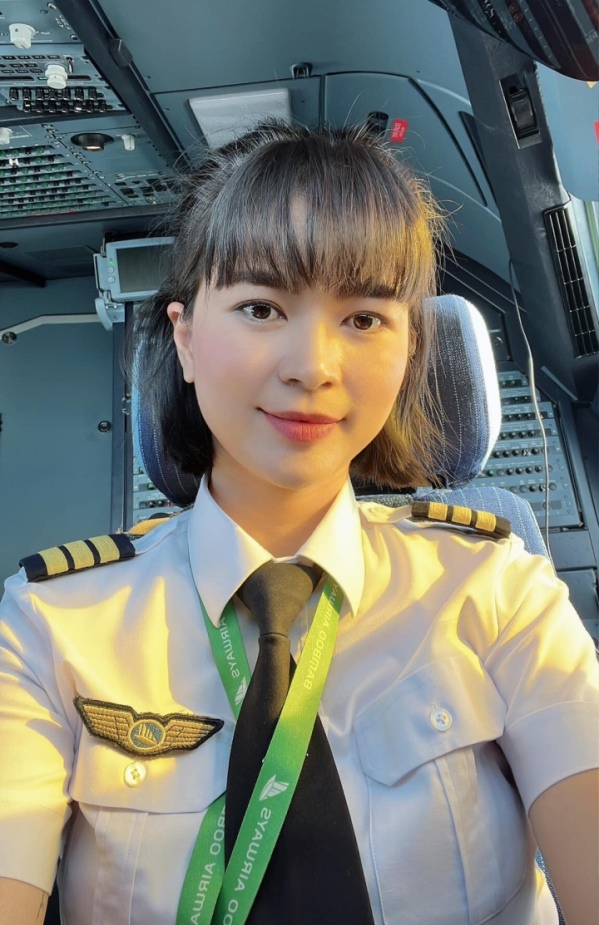 Nữ diễn viên bỏ showbiz làm phi công tiết lộ mức lương 'khủng'