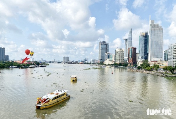 Trải nghiệm buýt đường sông ngắm trọn TP.HCM
