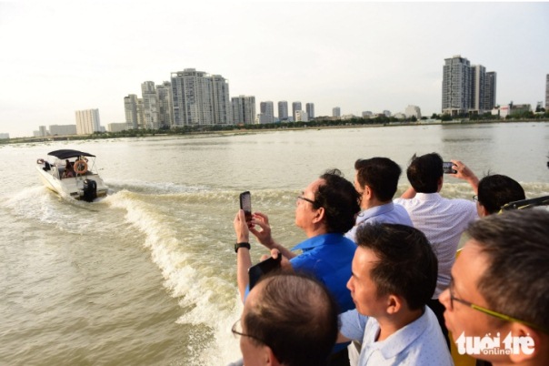 Trải nghiệm buýt đường sông ngắm trọn TP.HCM