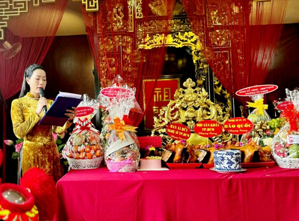 NSƯT Trịnh Kim Chi tổ chức giỗ Tổ quy tụ dàn sao Việt