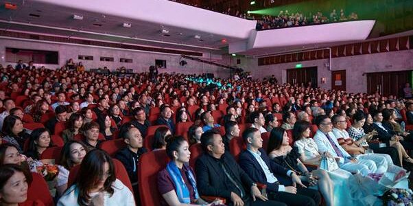 Quang Lê hạnh phúc vì đêm diễn cháy vé, khán giả ở đến nửa đêm