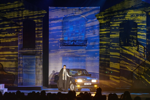 Đàm Vĩnh Hưng dựng nguyên góc phố Sài Gòn xưa trong liveshow