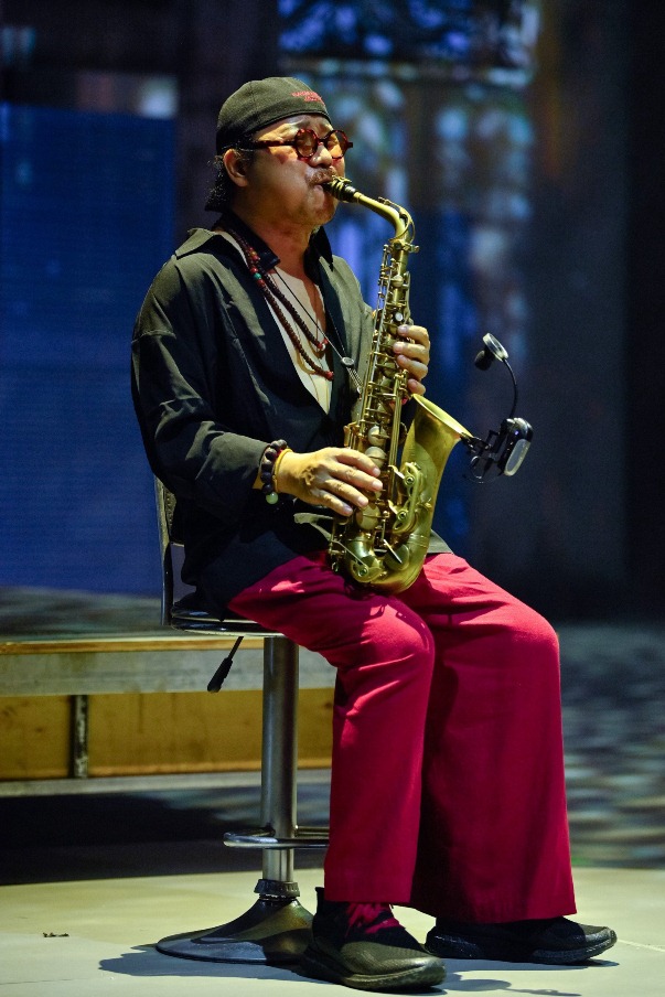 Nghệ sĩ saxophone Trần Mạnh Tuấn sẽ mê hoặc khán giả ngày trở lại